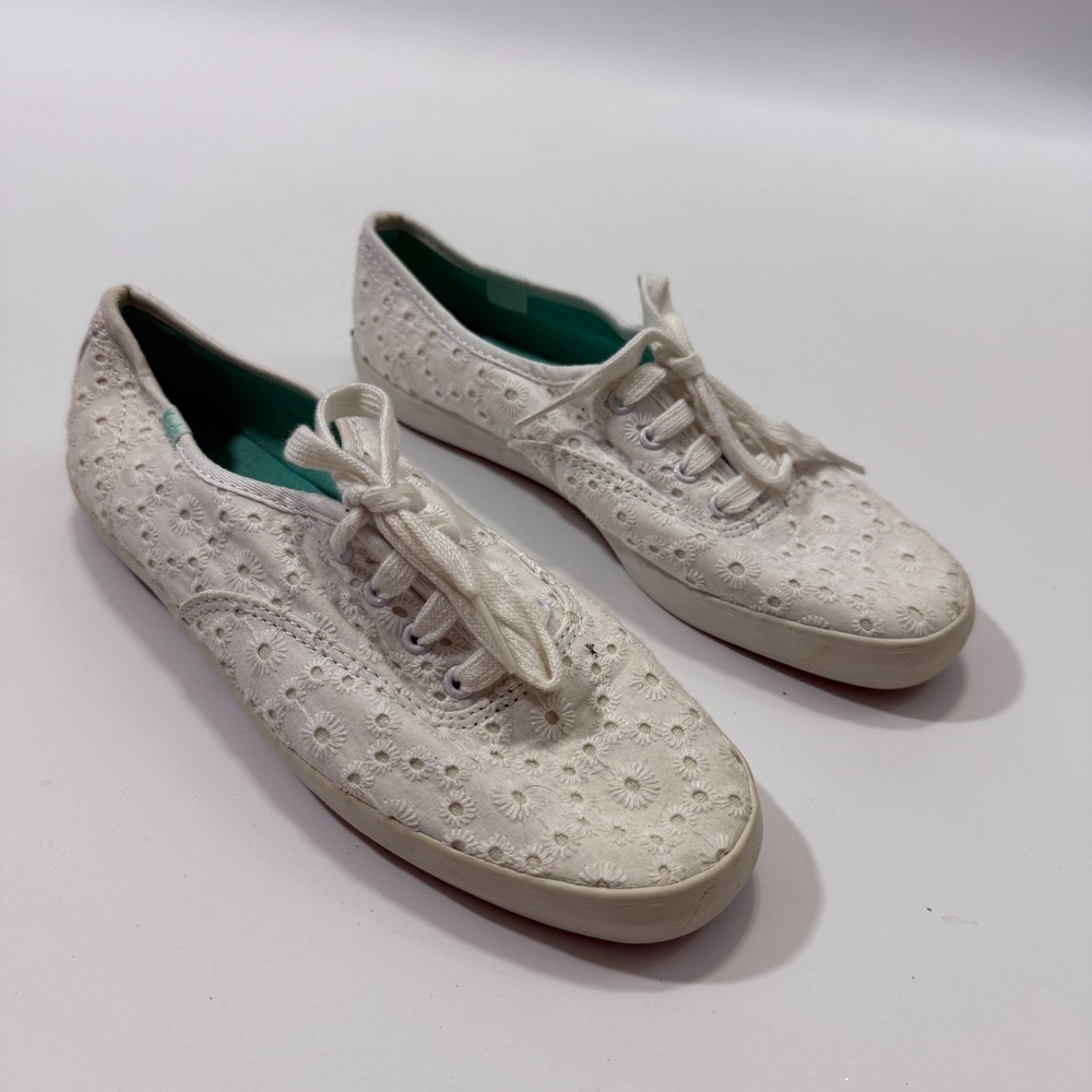 Keds White Lace Up Eyelit Embroidered Flower Sneaker WF49836M Sz 6 / 36 - Picture 3 of 12
